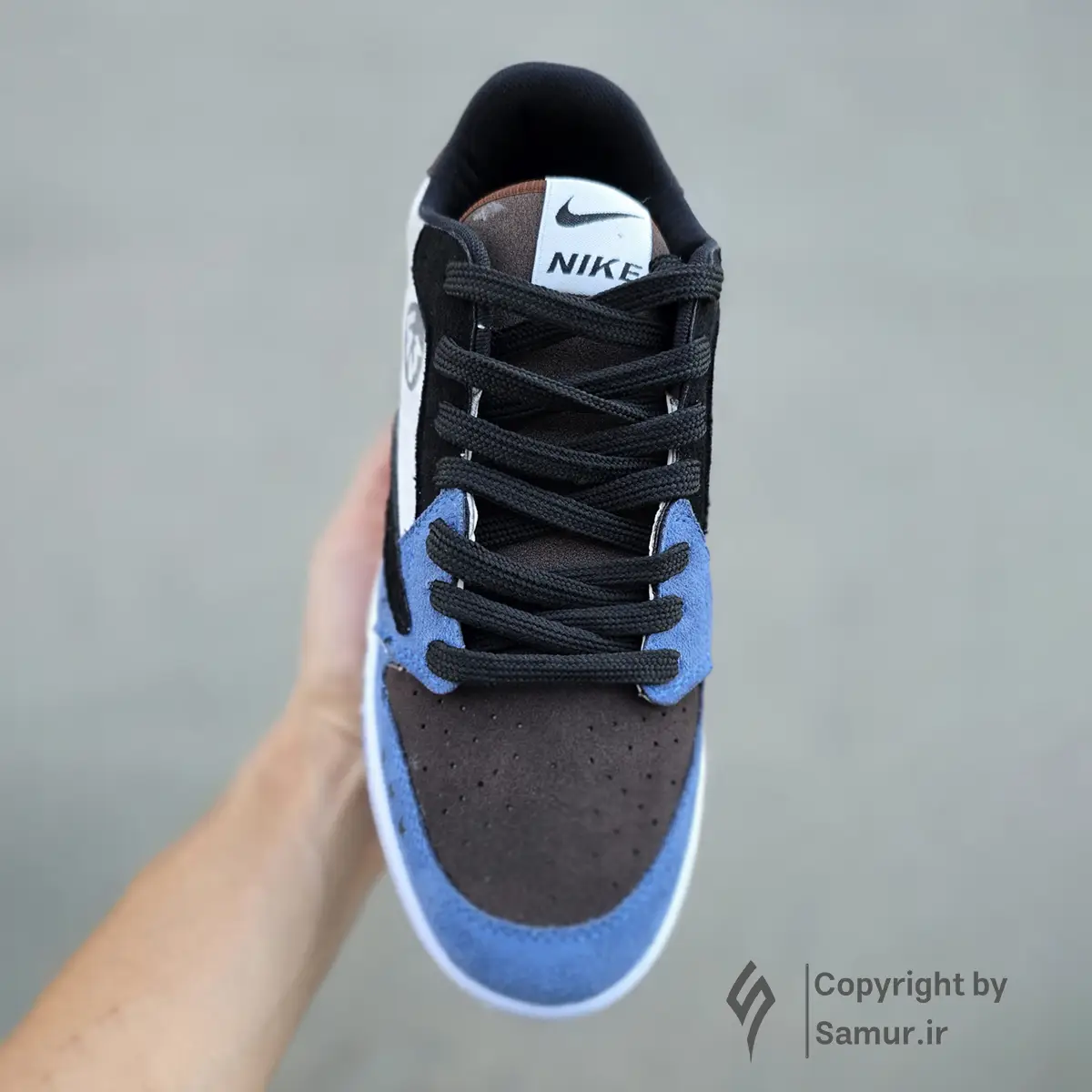 گالری تصاویر کتونی نایک ایر جردن 1 تراویس اسکات هونیگان سفید آبی